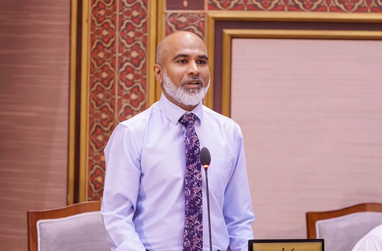 ތަޢުލީމާ ބެހޭ ވަޒީރު ޑރ. އިސްމާޢީލް ޝަފީޢު: ފޮޓޯ/ މަޖިލިސް