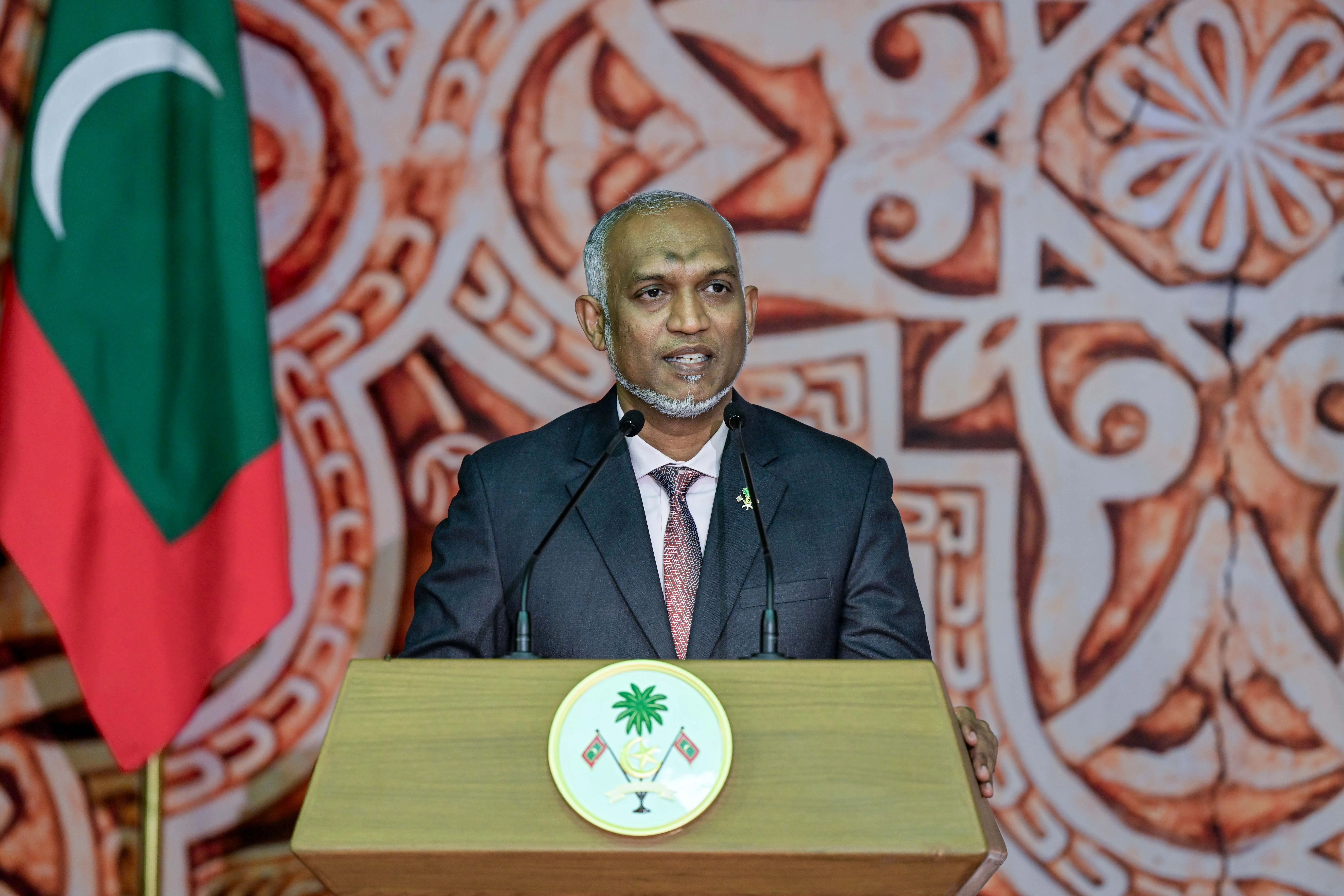ރައީސް މުޢިއްޒު އެކި ދާއިރާތަކުން ޤައުމަށް ފުރިހަމަ މިނިވަންކަން ހޯދައިދިނުމުގެ ތަޞައްވުރު ހާމަކުރައްވައިފި