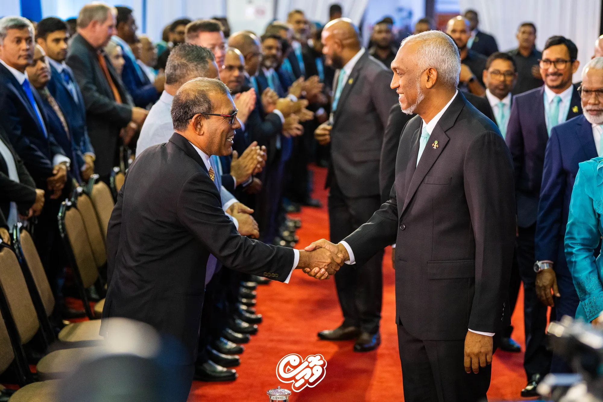 މިރޭގެ ޖަލްސާގައި ރައީސް ނަޝީދު ރައީސް މުޢިއްޒުއާ ސަލާމް ކުރައްވަނީ