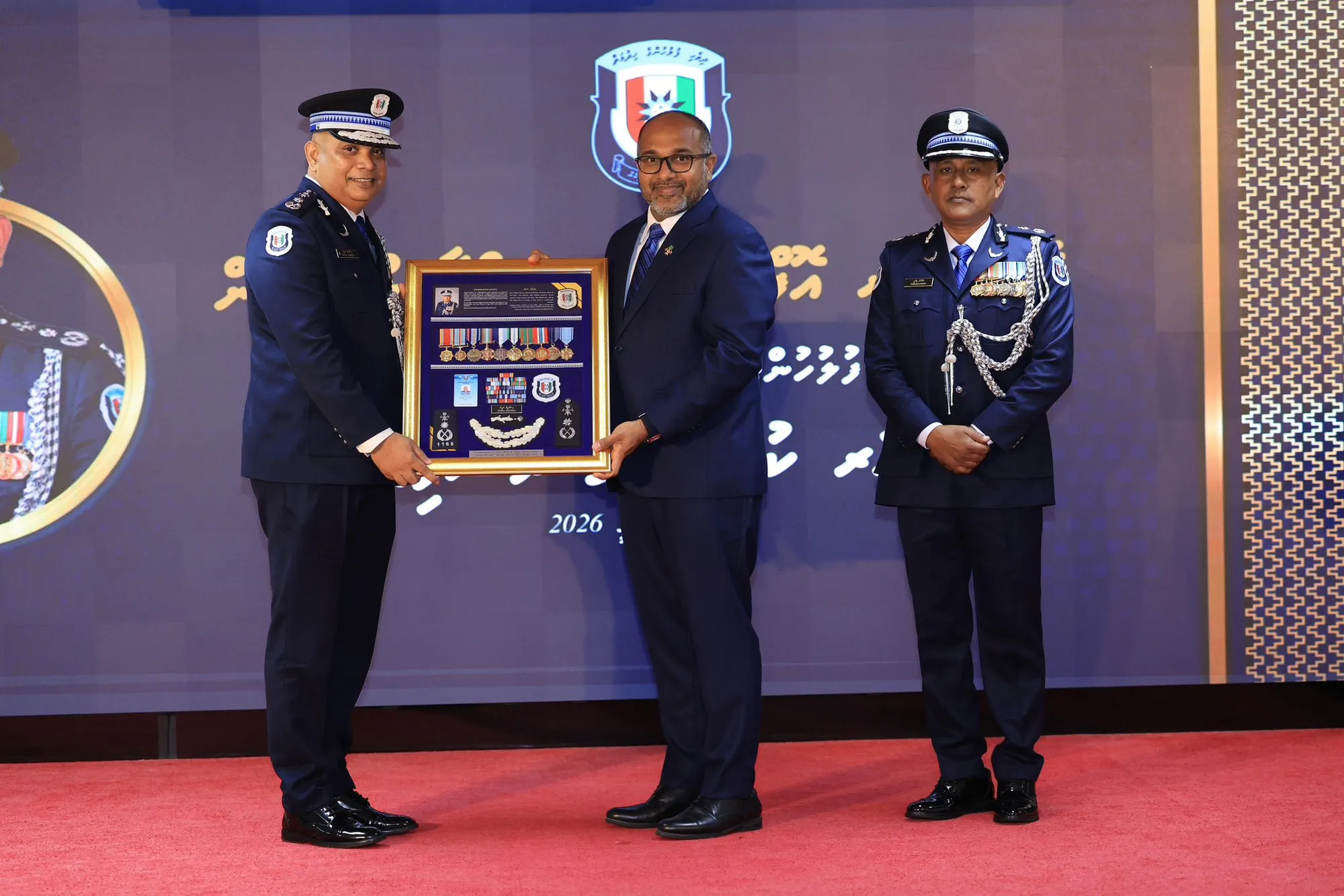މަގާމުން ވަކިވެވަޑައިގެންނެވި ކުރީގެ ސީޕީ ނަވީންގެ ހިދުމަތުގެ އަގު ވަޒަންކުރުން -- ފޮޓޯ: ޕޮލިސް