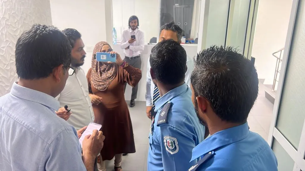 ޗެނަލް-13 ގެ ނޫސްވެރިއަކަށް ބިރުދެއްކުން ކުށްވެރިކޮށްފި
