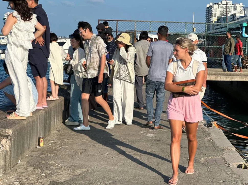 Stingray appears at Male north jetty area