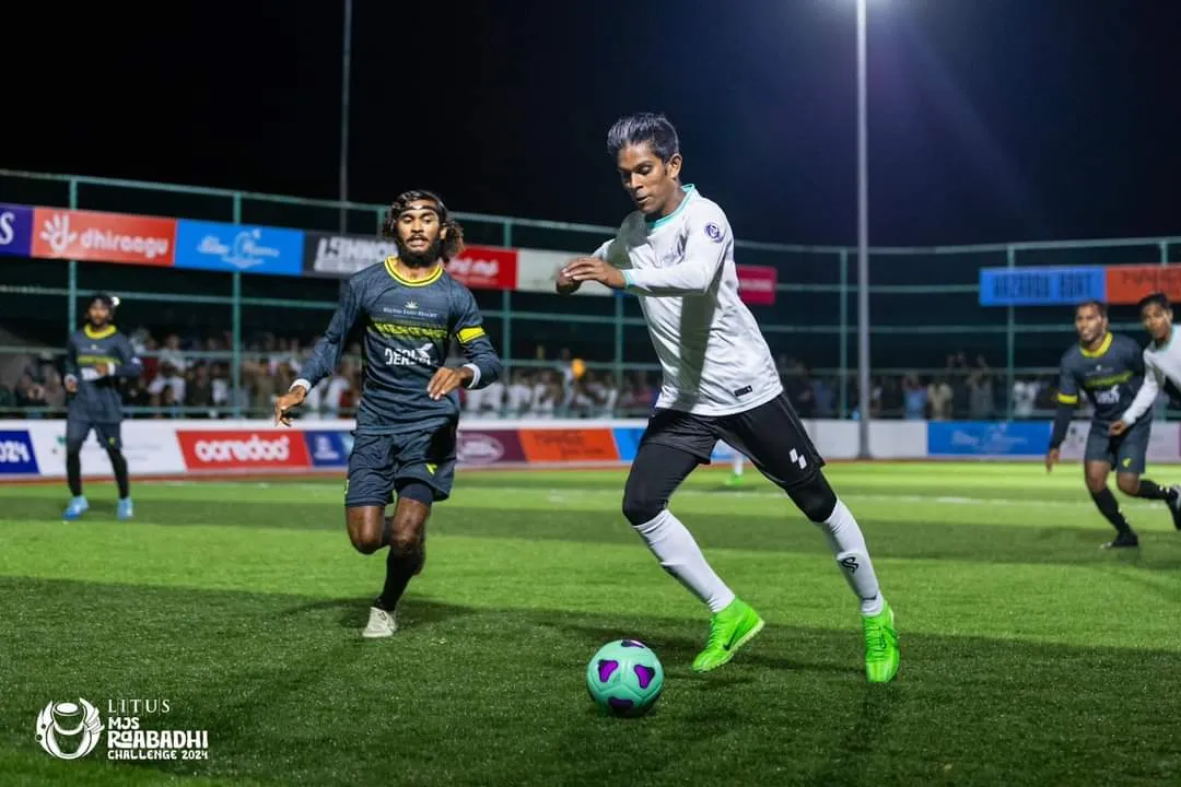 ޖޯލި ބީއިންގ އާއި ރީތިފަރު ވާދަކުރި މެޗުގެތެރެއިން