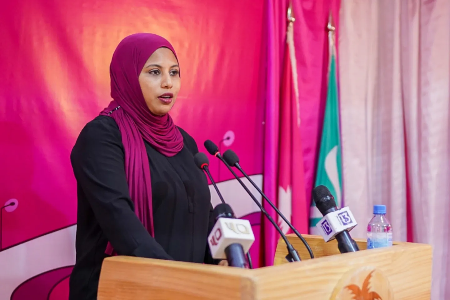 ރައްޔިތުންގެ މަޖިލީހަކީ އަންހެނުންގެ އަޑު އިވޭ، ބަސްވިކޭ މަޖިލީހަކަށް ވާންޖެހޭ: ހީނާ