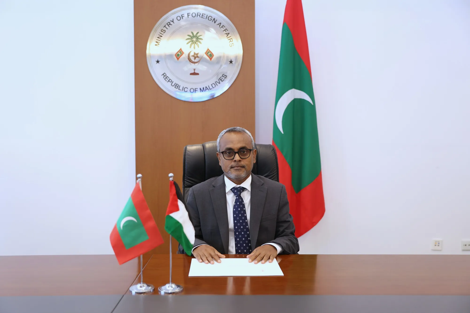 ރާއްޖެއިން ފަލަސްޠީނަށް ކަނޑައެޅުއްވި ސަފީރު ފަތްކޮޅު އަރުވައިފި