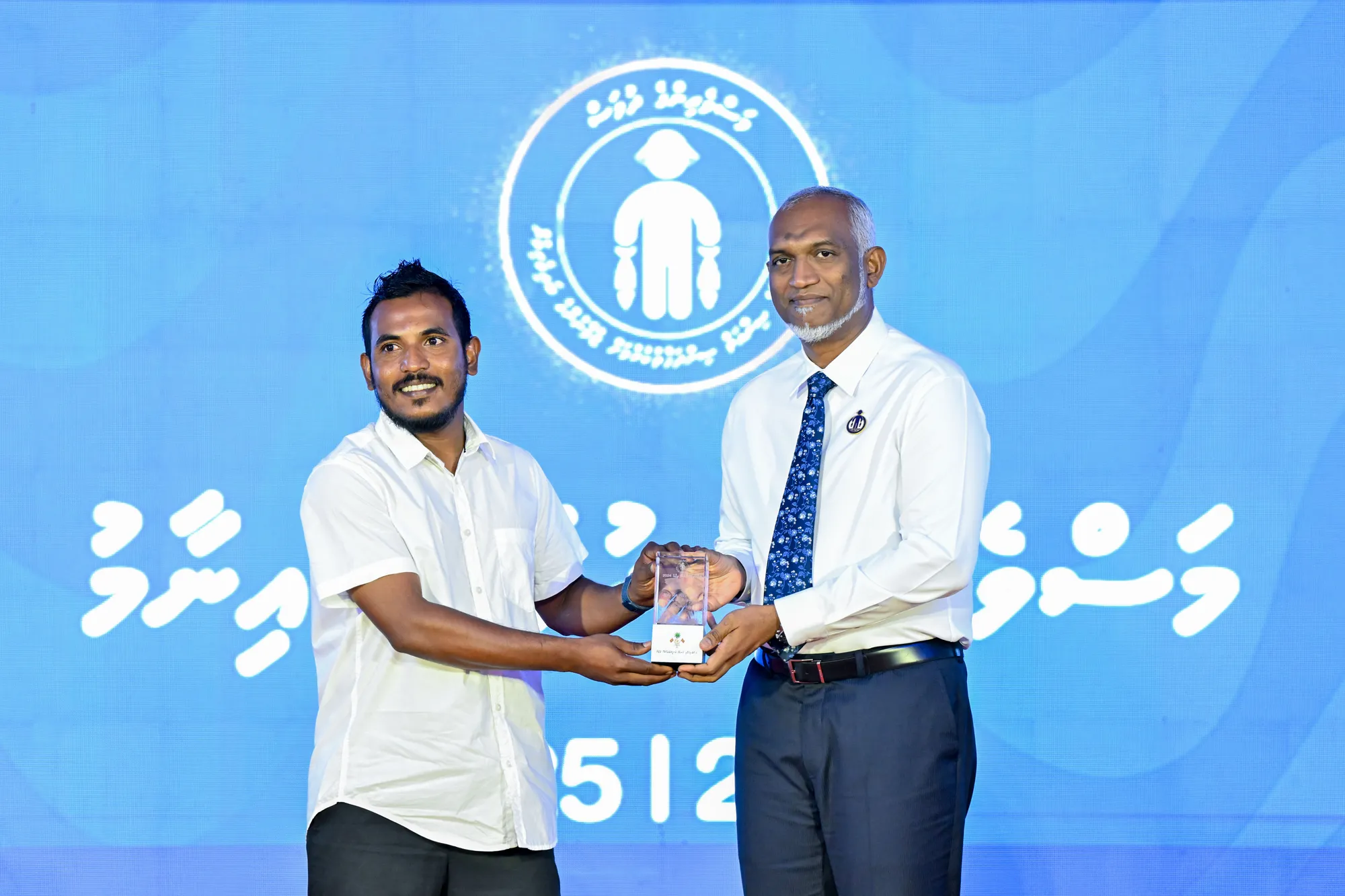 މަސްވެރިކަމުގެ އިނާމު ދިނުމުގެ ތެރެއިން-- ފޮޓޯ/ރައީސްއޮފީސް