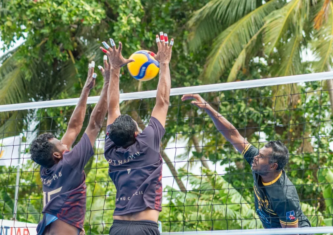ވާދަވެރި ކުޅުމަކަށްފަހު ފަހަތުން އަރައި ދިއްދޫ އިން އުތީމު ބަލިކޮށްފި