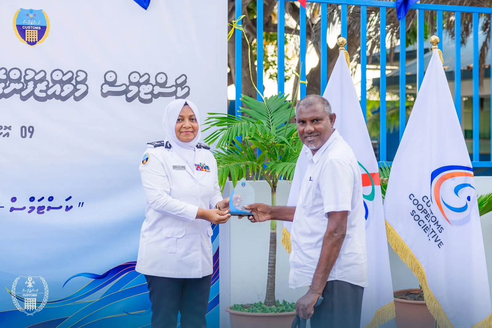 ކަސްޓަމްސް އިން ގުރައިދޫގައި ކުރިއަށްގެންދިޔަ ހަރަކާތުގެ ތެރެއިން - ފޮޓޯ: ކަސްޓަމްސް