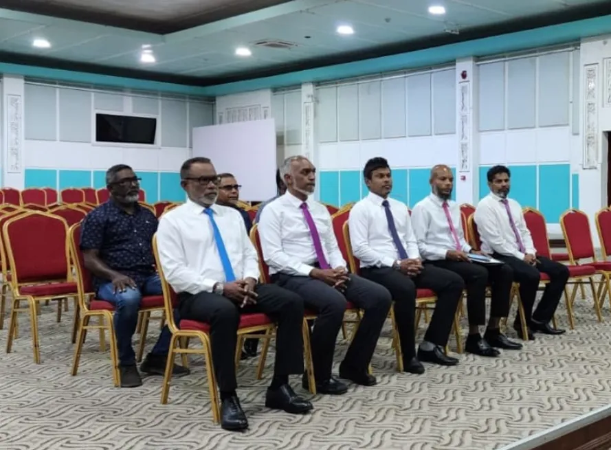 ޕީއެންސީގެ ކެންޑިޑޭޓް ޑރ މުޢިއްޒު ކެންޑިޑެސީ ފޯމު ހުށައަޅުއްވައިފި