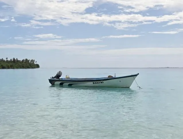 ޒަކަރިއްޔާ ދަތުރުކުރި ޑިންގީ...  ފޮޓޯ: އެމްއެންޑީއެފް