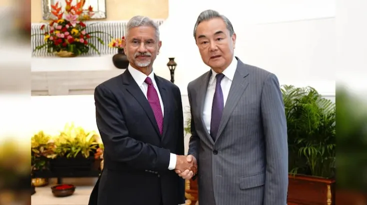 އިންޑިއާގެ ހާރިޖީ ވަޒީރު ޖައިޝަންކަރާއި ޗައިނާގެ ހާރިޖީ ވަޒީރު ވާންގް ޔީ... ފޮޓޯ: އެންޑީޓީވީ