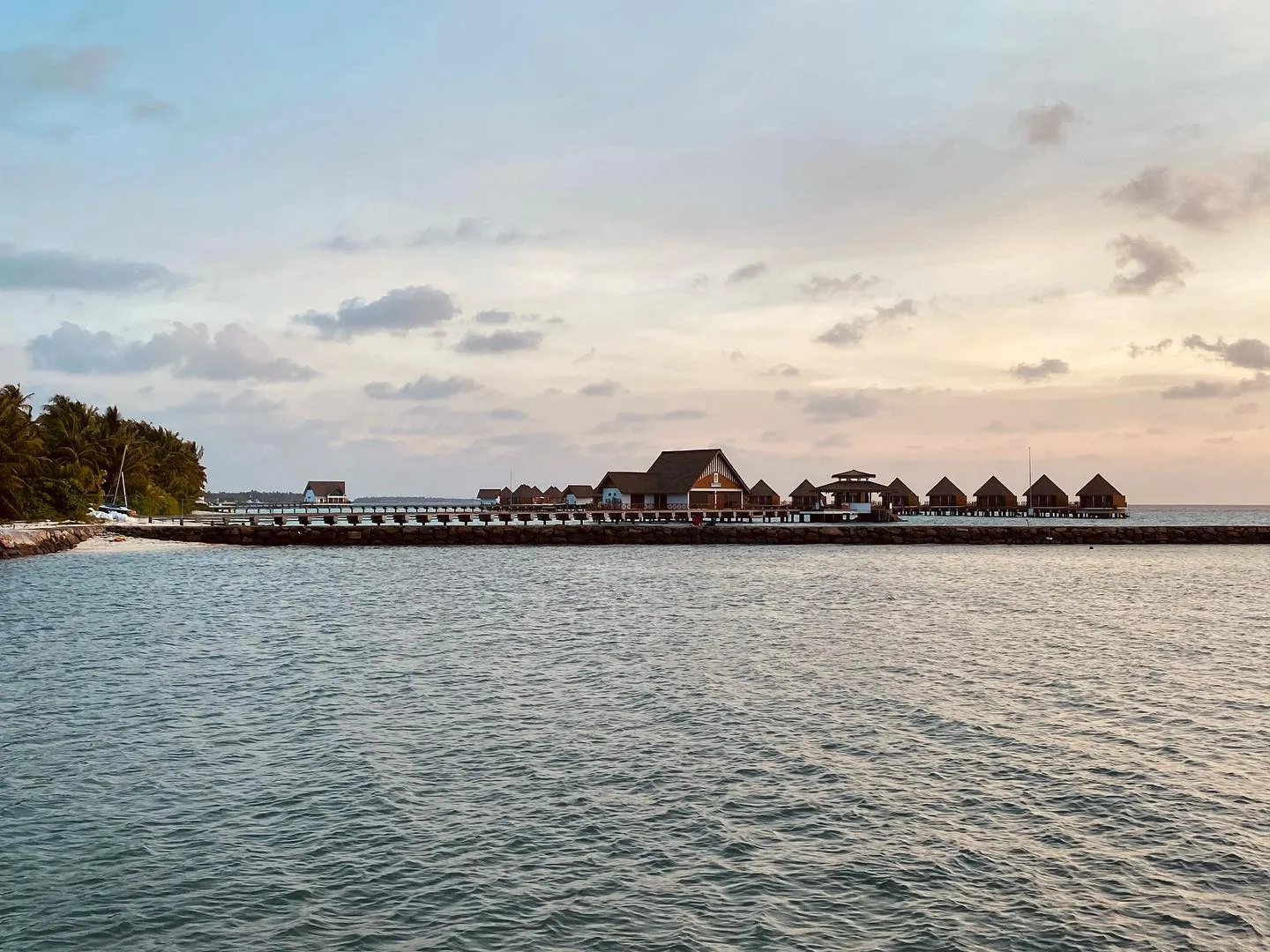 މިޔަރެއް ހަމަލާދިނުމުން ލިބުނު ޒަޚަމްތަކާއި ގުޅިގެން ފަތުރުވެރިއެއްގެ ފައިބުރިކޮށްލައިފި