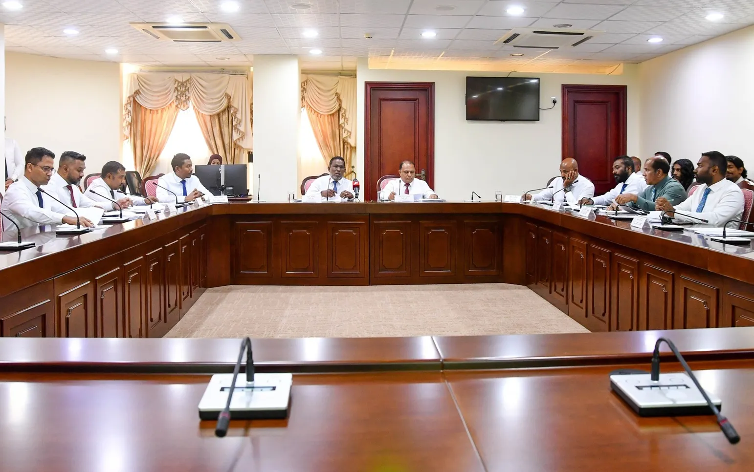 ރައްޔިތުންގެ މަޖިލީހުގެ މިނިވަން މުއައްސަސާތަކުގެ ކޮމިޓީ.. ފޮޓޯ: މަޖިލިސް