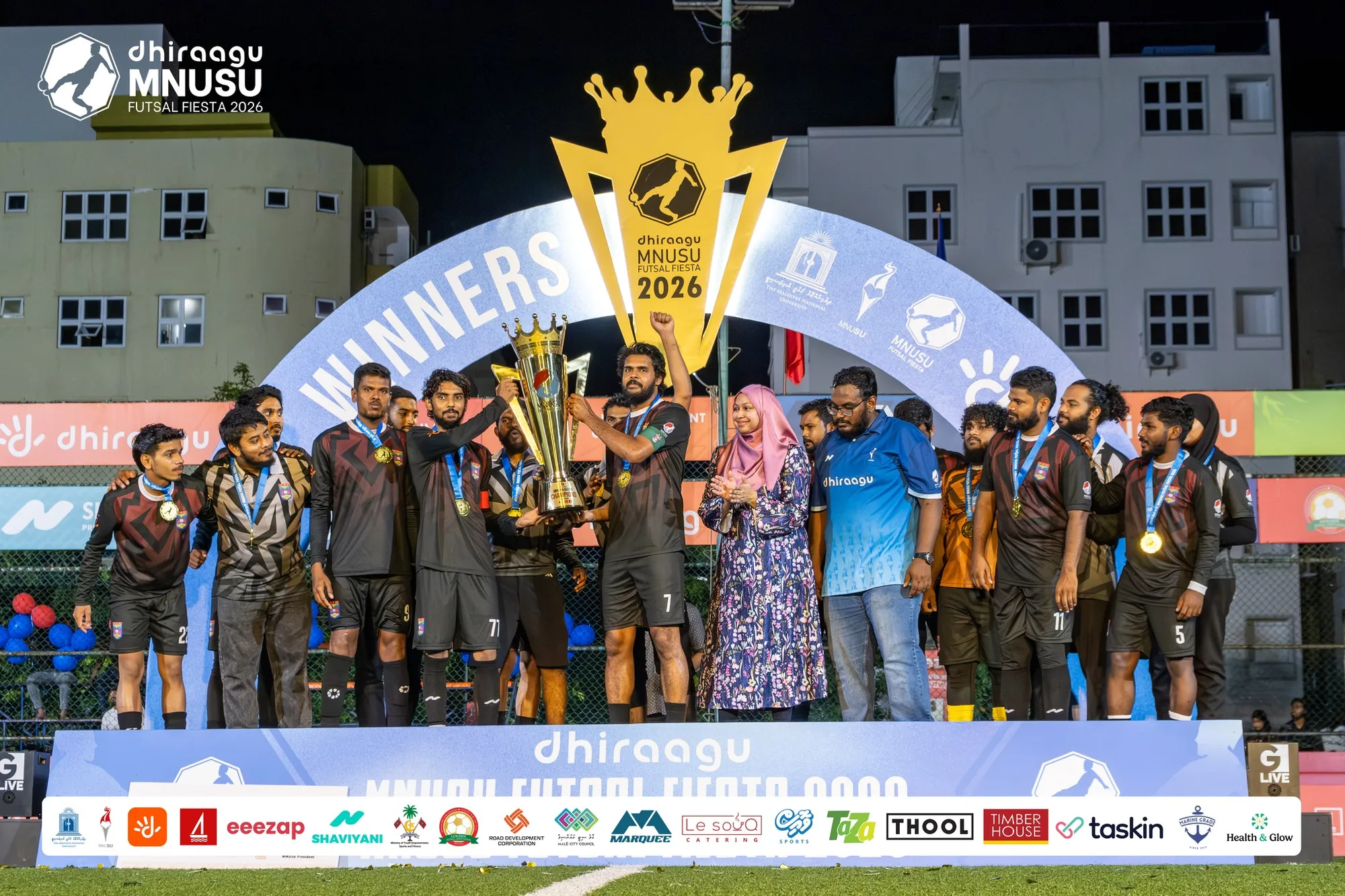 އެމް.އެން.ޔޫ.އެސް.ޔޫ ފުޓްސަލް ފިއެސްޓާގެ ދެ ޑިވިޝަނުގެ ޗެމްޕިއަންކަންވެސް މޯލްޑިވްސް ބިޒްނަސް ސްކޫލަށް