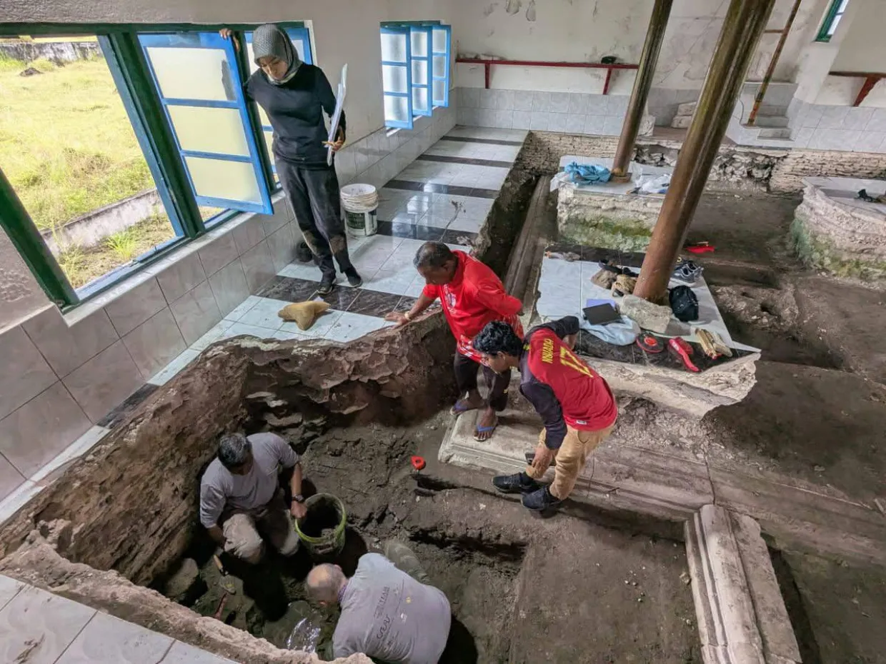 ކާށިދޫ ބާ ހުކުރު މިސްކިތުގެ އަޑިން ފެނުނު ތަރާގަނޑު ދިރާސާ ކުރަނީ
