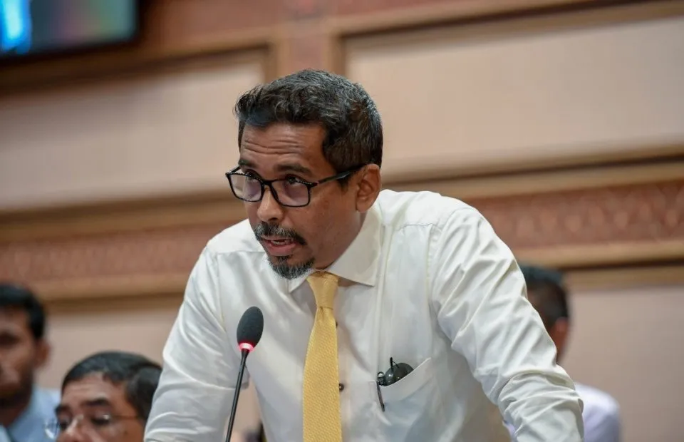 ދައުރު ހަމަ ނުކުރާ ރައީސުންގެ އިނާޔަތް ކަނޑާލަންޖެހޭ: އިކުރާމް