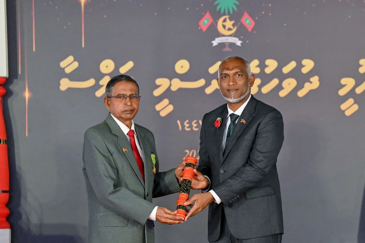 އުތީމް އާދަމްބެއަށް، ނިޝާން ދިޔަމިގިލީގެ ޝަރަފުގެ ޢިއްޒަތް އަރުވައިފި
