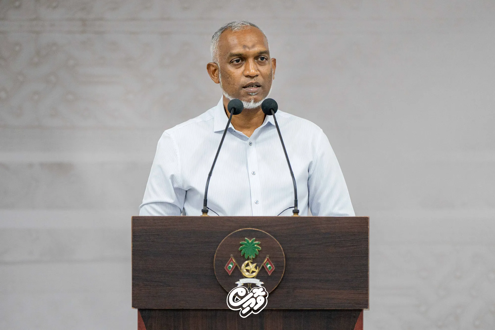 ކުރީގެ ފަސްޓްލޭޑީ ފަޒުނާގެ މަންމަ އަވަހާރަވުމާއި ގުޅިގެން ރައީސް މުޢިއްޒުގެ ތައުޒިޔާ އާއިލާއަށް