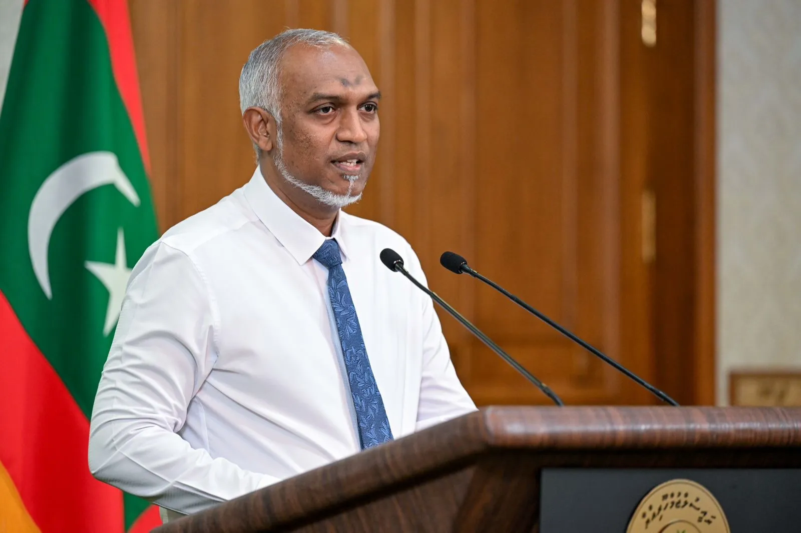 ރައީސް ޑރ. މުހައްމަދު މުޢިއްޒު: ފޮޓޯ/ ރައީސް އޮފީސް