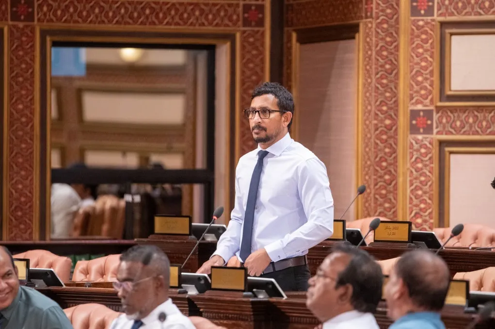އިނގުރައިދޫ ދާއިރާގެ މެމްބަރު އިބްރާހިމް ފަލާޙު -- ފޮޓޯ: މަޖިލީސް