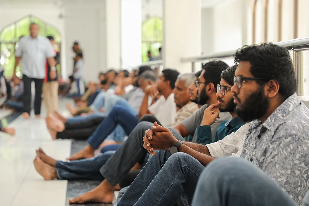 އިސްލާމީ މަރުކަޒުގައި ހުކުރު ޚުތުބާ އަޑު އަހަނީ- ފޮޓޯ/ ރާއްޖެއެމްވީ