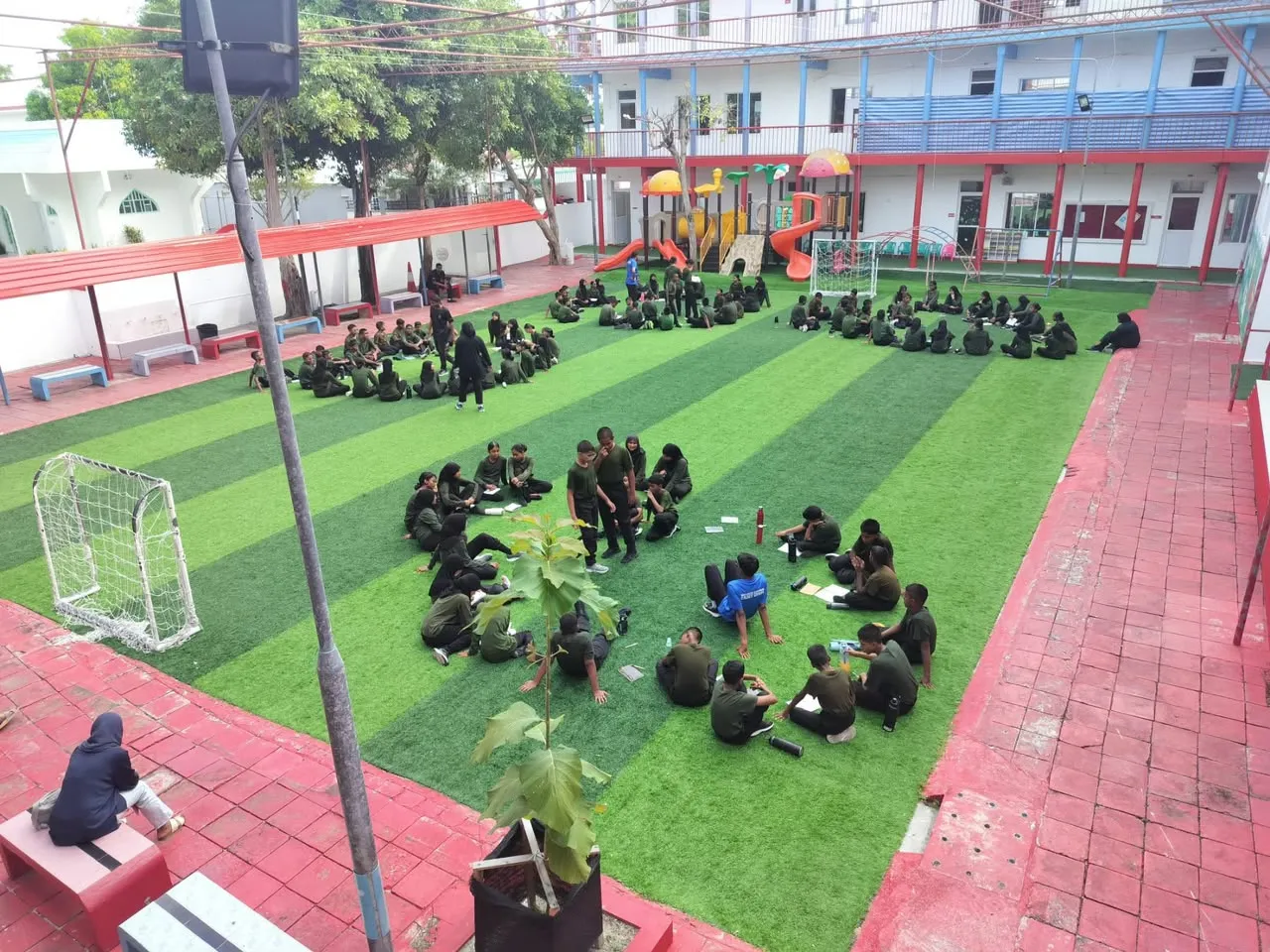 ފޭދޫ ސްކޫލްގައި ކުރިޔަށްދާ ކެޑޭޓް ކޭމްޕް -- ފޮޓޯ: ސީނު އެޓޯލް ސްކޫލް
