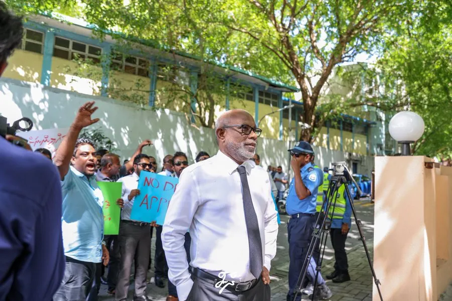 ރުހުން ނުދިނަސް މުއިއްޒު ދުވެލީގައި ސަރުކާރު ހިނގަމުންދާނެ: އަބްދުއްރަހީމް