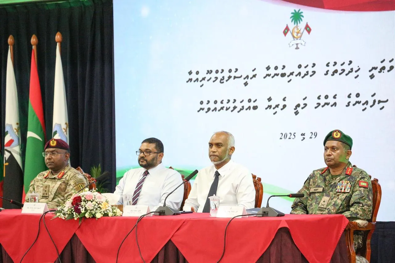 ދިވެހި ވަތަނީ ހިދުމަތުގެ މުދައްރިބުންނާއި ރައީސް ބައްދަލު ކުރެއްވުން -- ފޮޓޯ: ރައީސް އޮފީސް