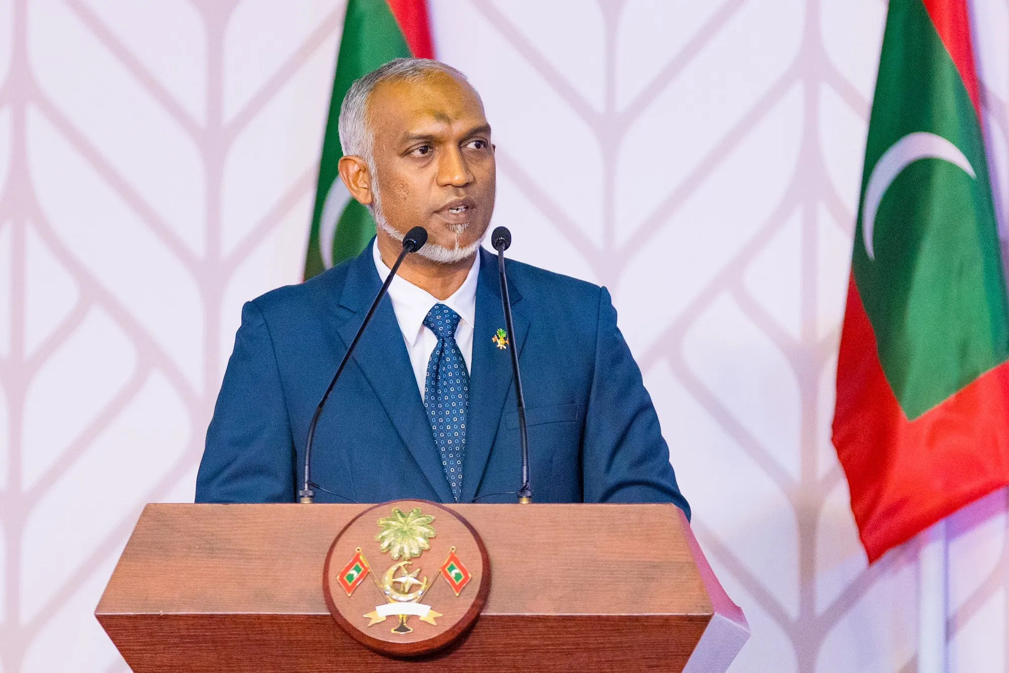 ހަޑި ހުތުރު މަންޒަރުތައް ބެލޭ ވެބްސައިޓުތަކަށް ވަދެވެން ހުރި ހުރިހާ ދޮރެއްގައި ތަންޑު އަޅުވާނަން: ރައީސް މުޢިއްޒު