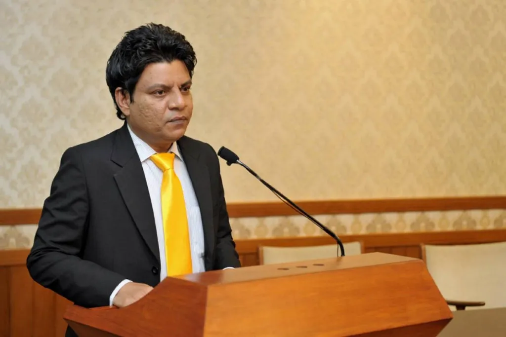 ނޫސްވެރިންގެ ބައްދަލުވުމެއްގައި ހޯރަ އިއްބެ ވާހަކަދައްކަވަނީ