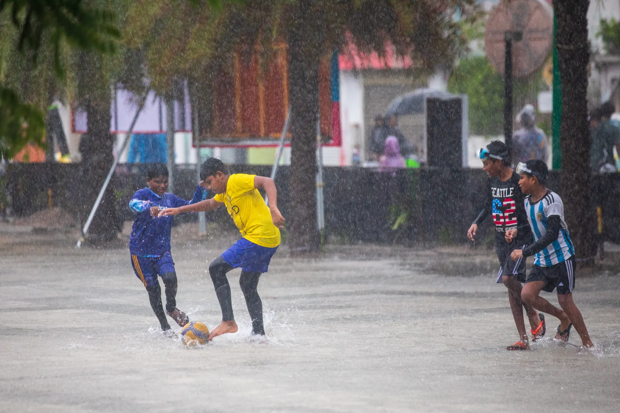 ދުވަހުގެ މޫސުން: ދެކުނަށް މޫސުން ރަނގަޅު – އުތުރާއި މެދަށް ވިއްސާރަ – ބަންގާޅު ކަނޑުގައި އަލަށް އުފެދުނު ކޮޅިގަނޑު ބާރުގަދަވެއްޖެ