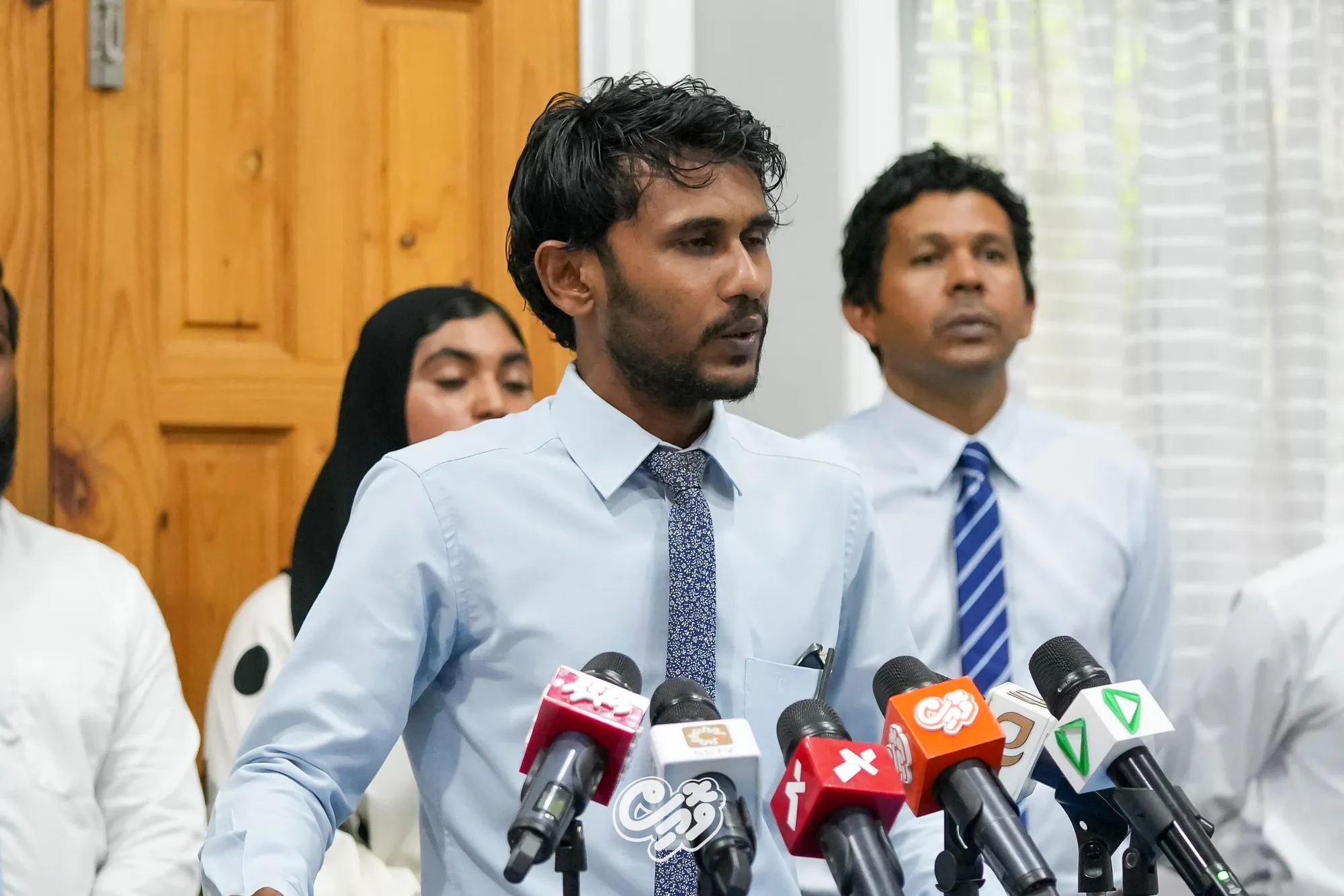 ނޫސްވެރިންގެ ބައްދަލުވުމުގައި ފިރުޝާން ވާހަކަދައްކަވަނީ..