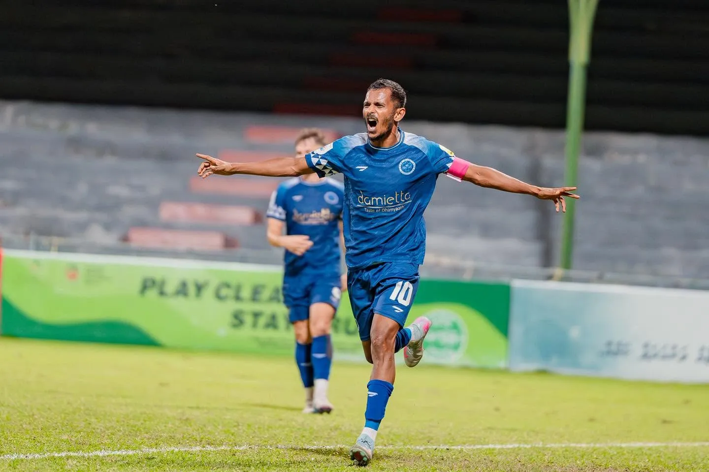ސެންޓޭ އަށް ތިންވަނަ ފަހަރަށް ރަން ބޫޓު!