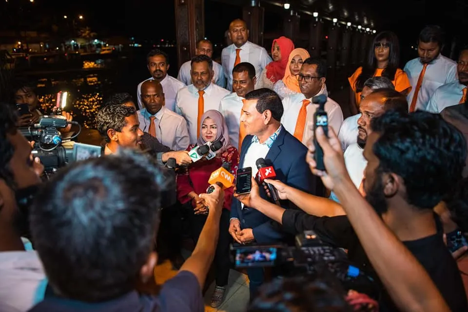 ޕާސްޕޯޓު ހިފެހެއްޓިކަމަށް ބުނެ ދޮގު ޚަބަރު ފެތުރުމުގެ ފަހަތުގައި އޮތީ "ދަ ޑިމޮކްރޭޓްސް": ސިޔާމު
