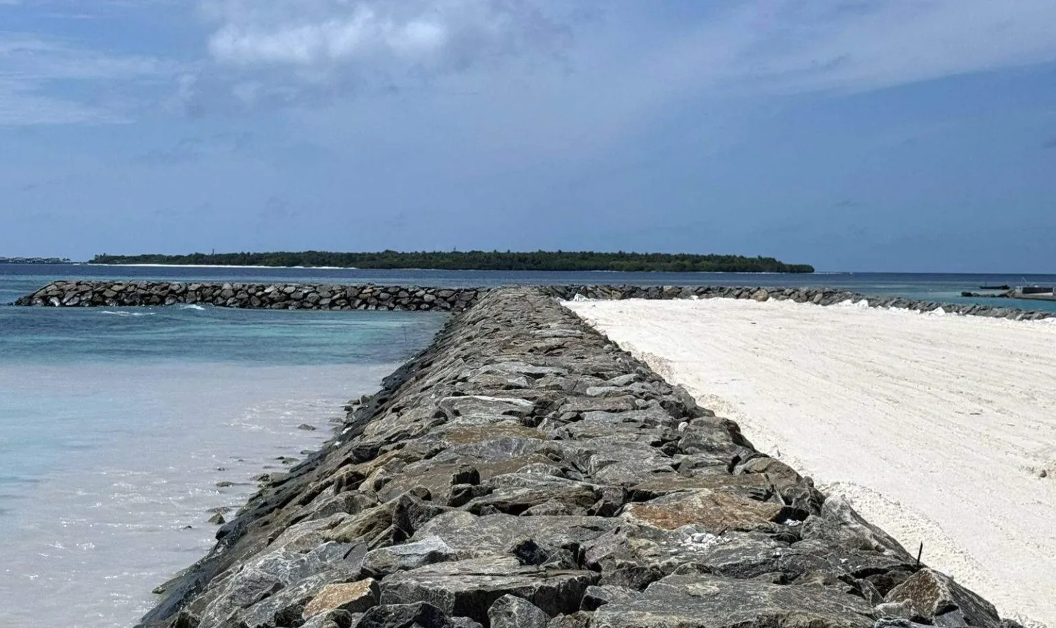 އެމްޓީސީސީ އިން ހިތާދޫ ބަނދަރު ތަރައްޤީ ކުރުމުގެ ބޮޑުބައި ނިންމާލައިފި