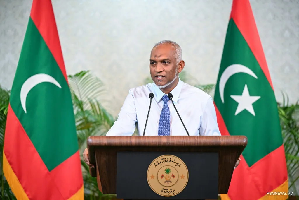 ރައީސް ނޫސްވެރިންގެ ބައްދަލުވުމުގައި - ފޮޓޯ: ރައީސް އޮފީސް