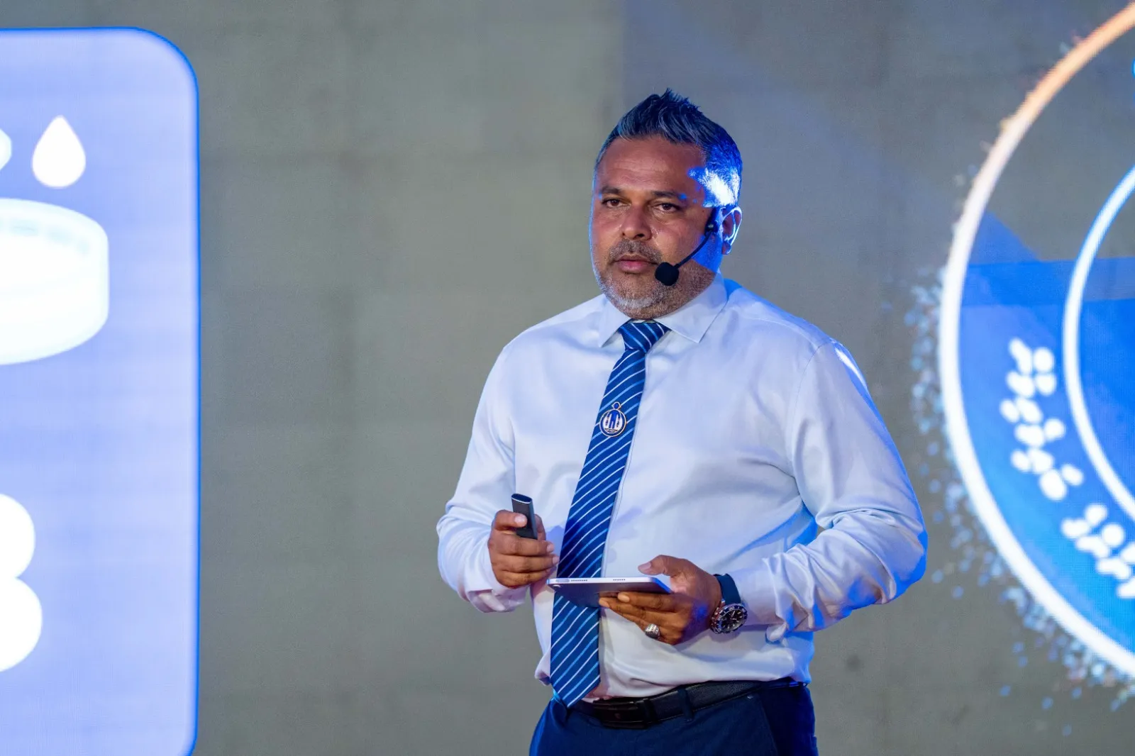 މިނިސްޓަރު ޝިޔާމް؛ ފޮޓޯ / ވޮއިސް