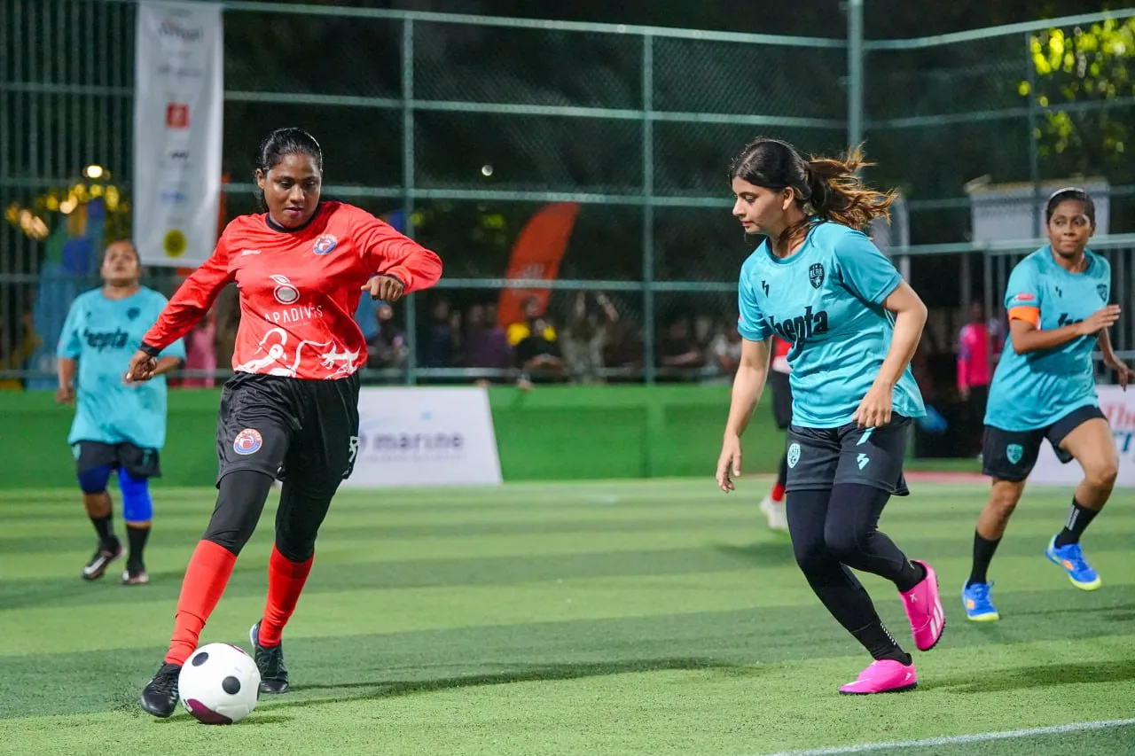 އަމީނާގެ ދެލަނޑާއެކު ބްލޭޒް ބަލިކޮށް ރެޑްނޯޓިސް އިން ފެށުން ރަނގަޅުކޮށްފި