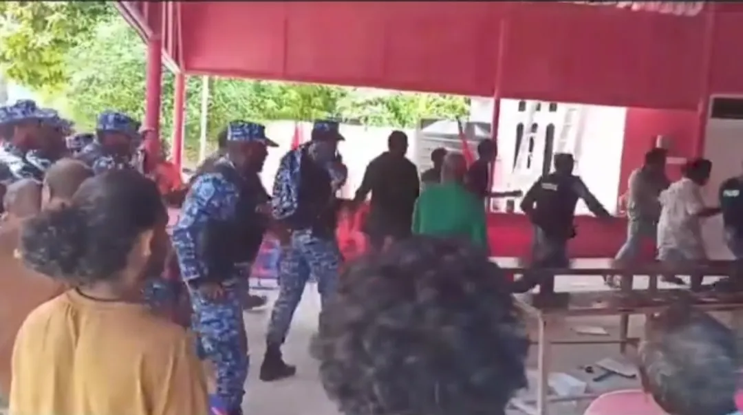 ރައީސް ޞާލިހު ވަޑައިގަންނަވާތީ މާވަށު ޕީޕީއެމް އޮފީހުގައި ހުރި އަޑު ގަދަކުރާތައް ނަގައި، މީހުން ހައްޔަރު ކޮށްފި!