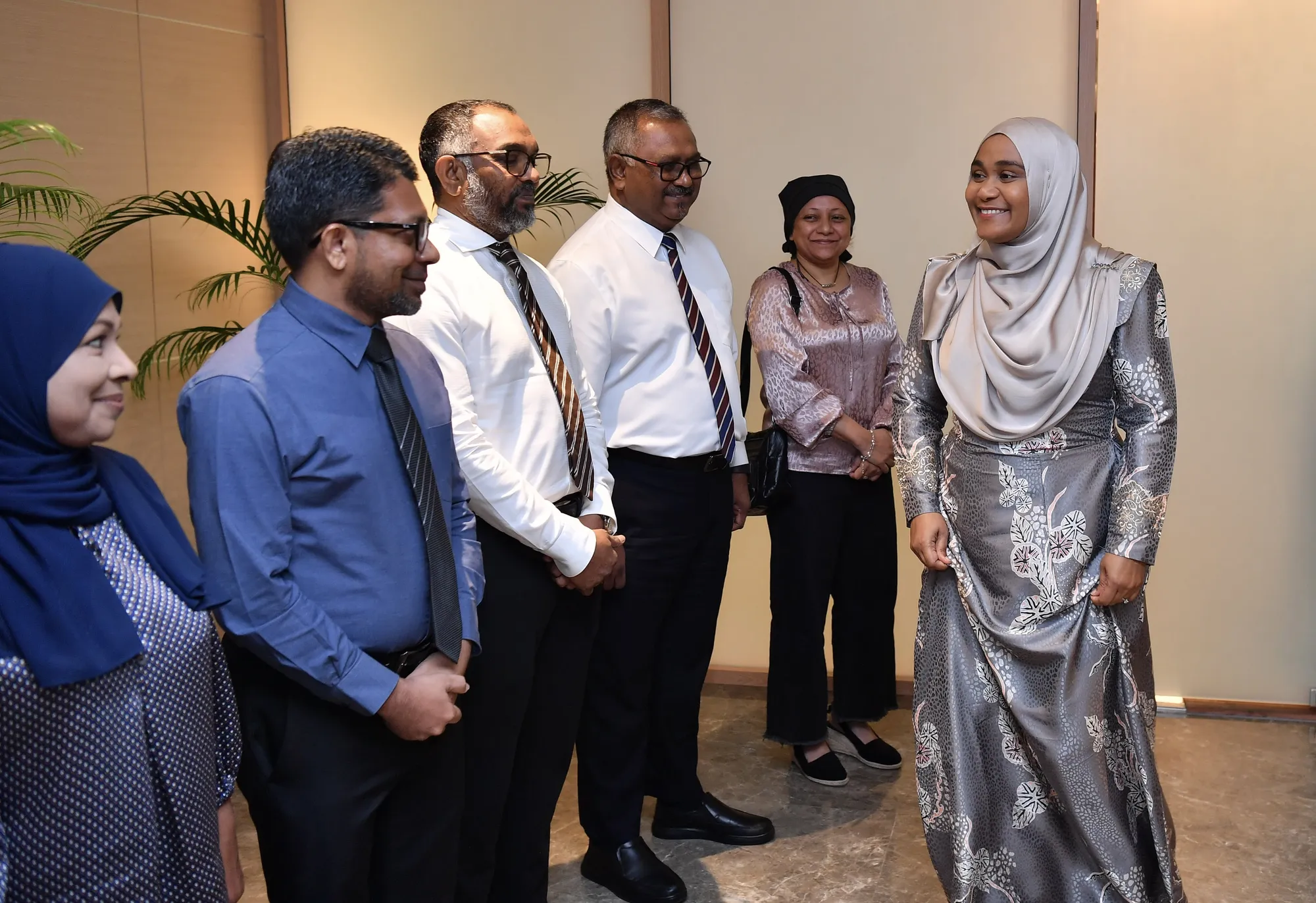 މެޑަމް ސާޖިދާ ރަސްމީ ދަތުރުފުޅެއްގައި ޓެންޒެނިޔާއަށް ފުރާވަޑައިގަތުން-- ފޮޓޯ: ރައީސް އޮފީސް