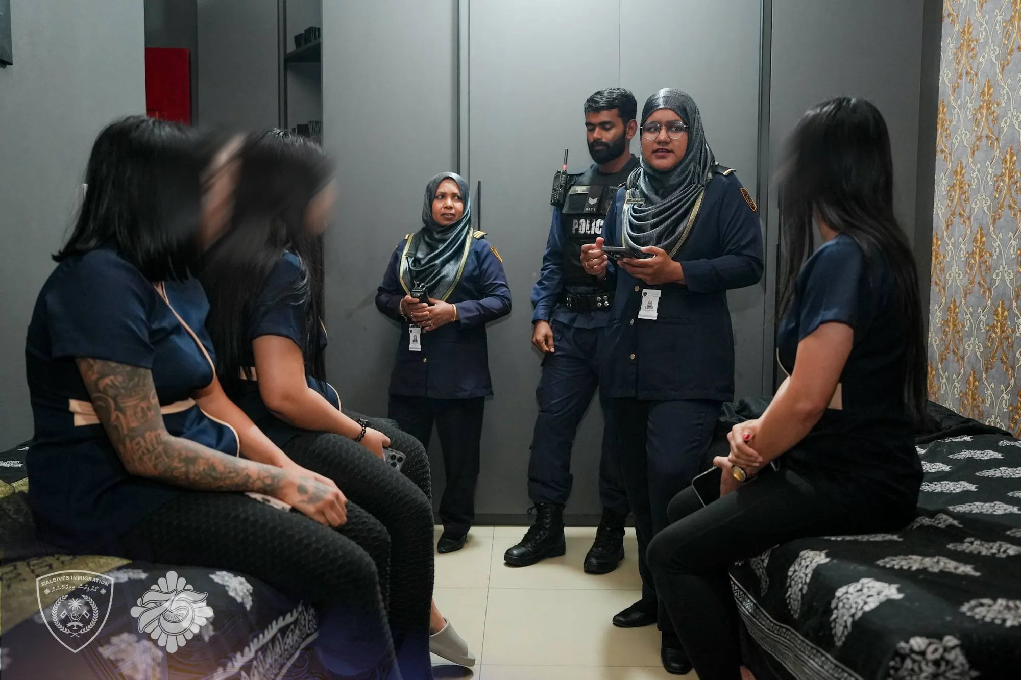 މަސާޖު ޕާލާތައް ބަލާ ފާސްކުރުމުގެ ތެރެއިން-- ފޮޓޯ/އިމިގްރޭޝަން