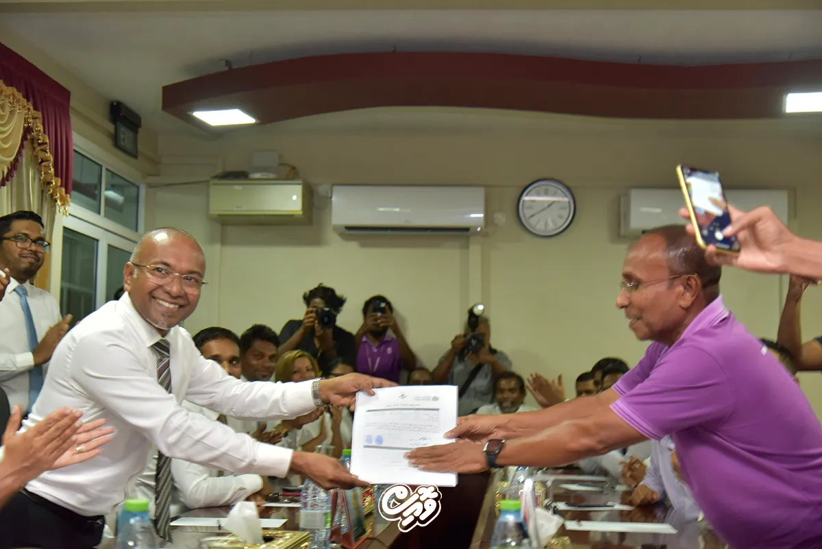 3500 އަށް ވުރެ ގިނަ ފޯމާއި އެކު "ދަ ޑިމޮކްރެޓްސް" ރެޖިސްޓާރ ކުރަން ހުށަހަޅައިފި