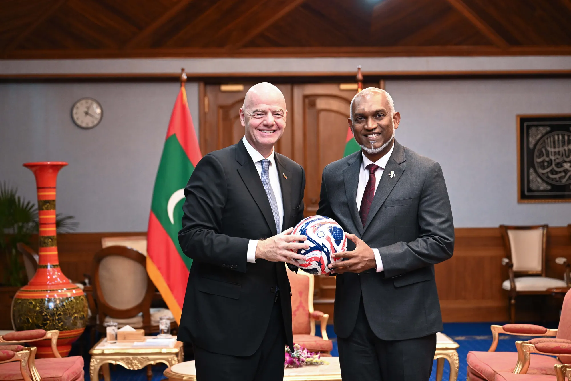 ފީފާގެ ރައީސް ދެއްވީ ރާއްޖެއަށް ދެމުންދާ އެއްބާރުލުން އަބަދުވެސް ދެމި އޮންނާނެކަމުގެ ޔަޤީންކަން