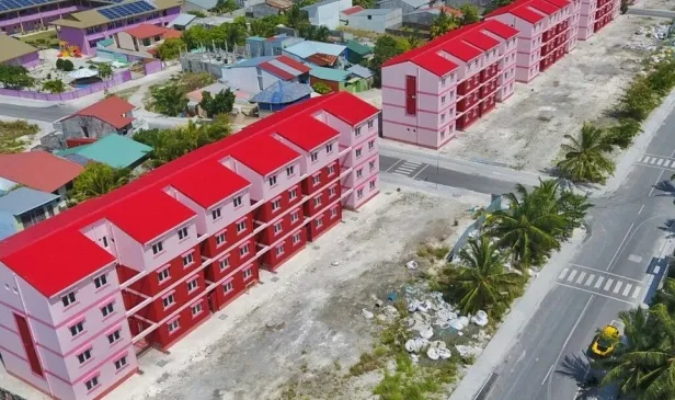 ތިނަދޫގައި މާރާމާރީއެއް ހިންގައި، އެކަކަށް ފަރުވާ ދެނީ!