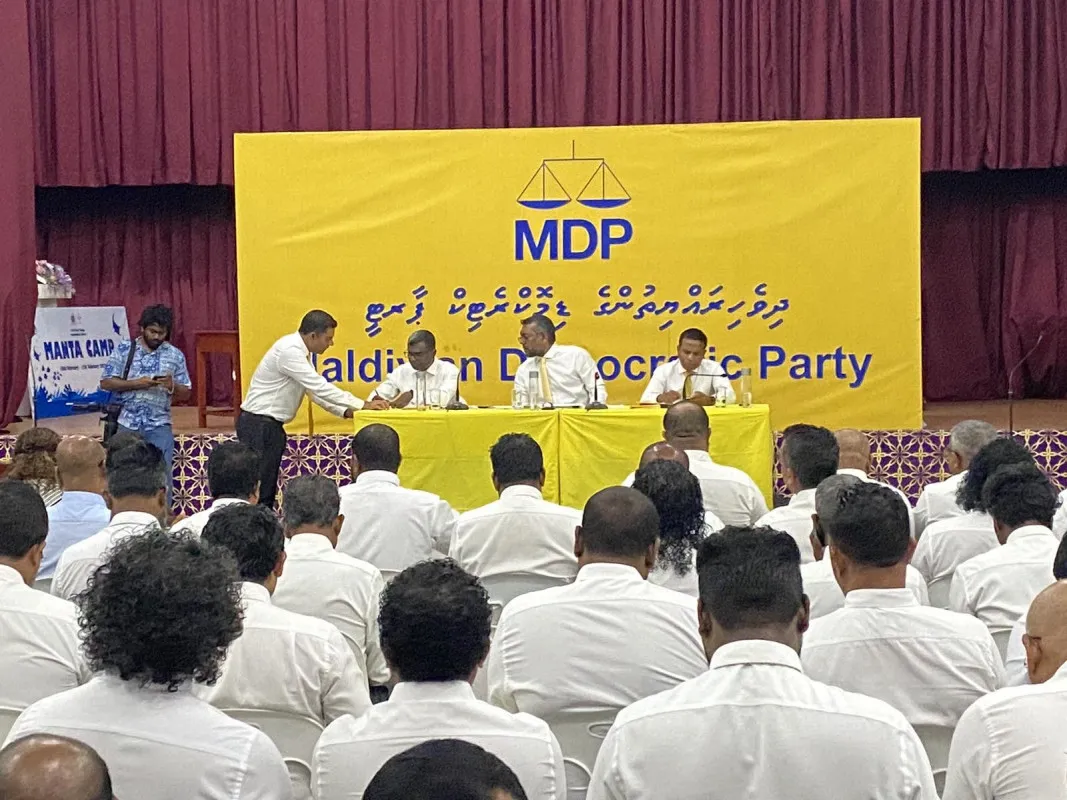 ޕޮލިސް ކޮމިޝަނަރަކު ނެގުން އަވަސްކުރުމަށް އެމްޑީޕީ އިން ގޮވައިލައިފި!