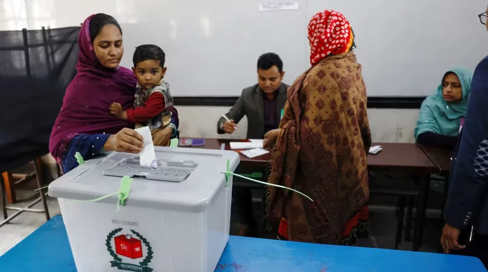 ބަންގާޅުގައި ބޭއްވި އާންމު އިންތިހާބެއްގެ ތެރެއިން.. ފޮޓޯ: ނިކެއި އޭސިއާ