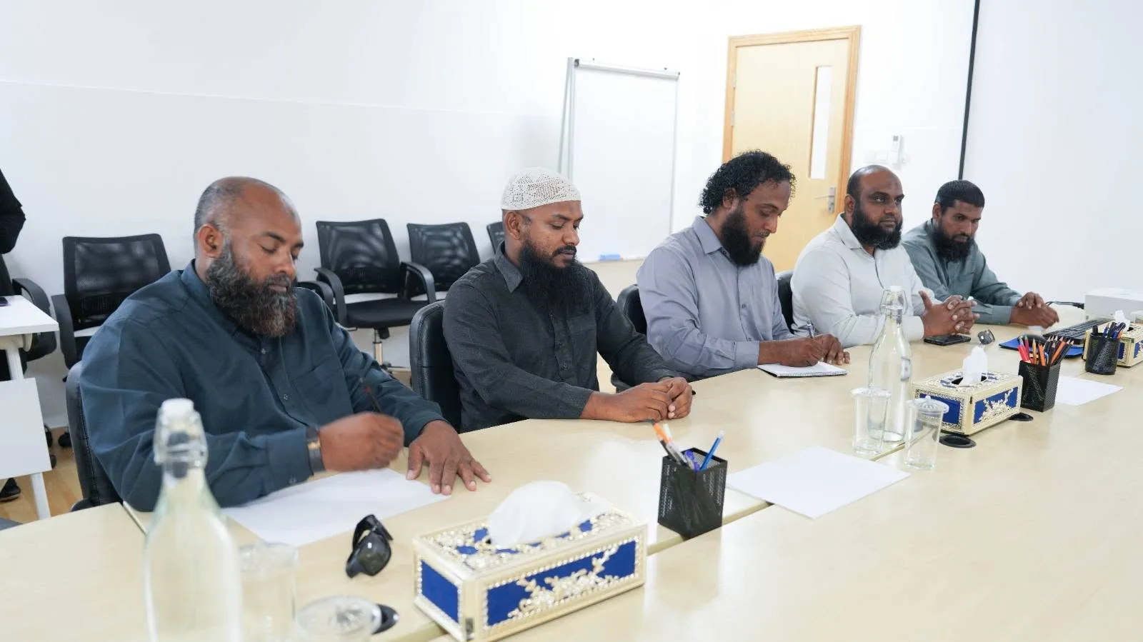'ޕާލް ރެސިޑެންސް" އާ ގުޅިގެން އިލްމުވެރިންގެ ގުޅުމުން މަޝްވަރާ ބައްދަލުވުންތަކެއް ކުރިއަށްގެންދަނީ