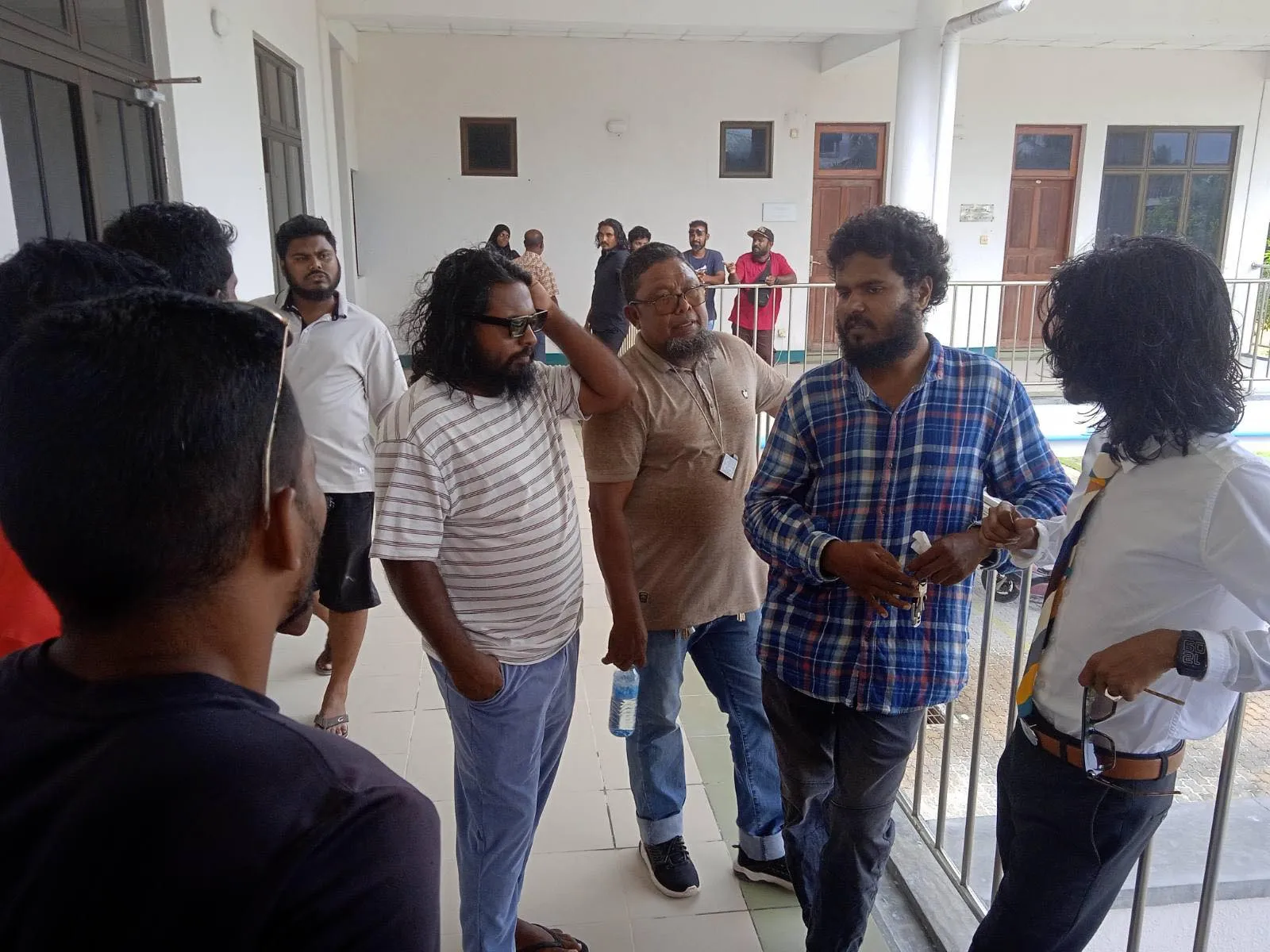 ގޯތި ނުލިބޭ މައްސަލައިގައި ލ ގަމުގައި އިހުތިޖާޖު ކުރަނީ