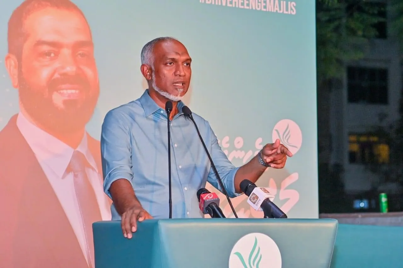 ރައީސުލްޖުމްހޫރިއްޔާ ޑރ. މުހައްމަދު މުޢިއްޒު ރޭގެ ޖަލްސާގައި ވާހަކަ ދައްކަވަނީ-- ފޮޓޯ/ ވޮއިސް