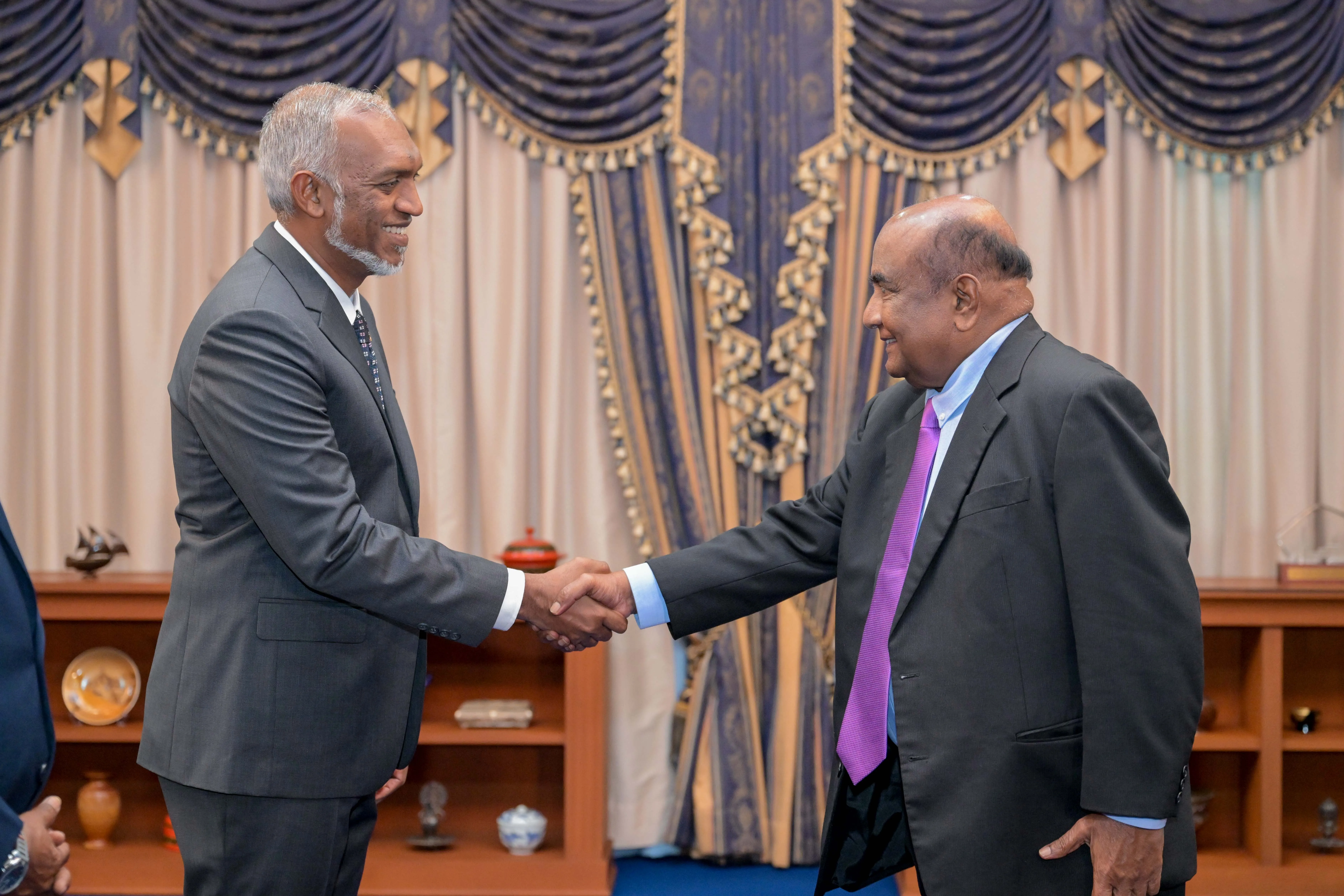 ރައީސުލްޖުމްހޫރިއްޔާގެ އަރިހަށް، ސްރީލަންކާގެ ޤާނޫނުހަދާ މަޖިލީހުގެ ރައީސް ޢިހްތިރާމުގެ ޒިޔާރަތެއް ކުރައްވައިފި